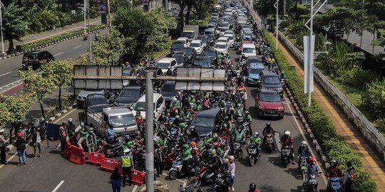 Sejumlah Pos Penyekatan PPKM Darurat di Jakarta Terpantau Ramai Lancar Pagi Ini