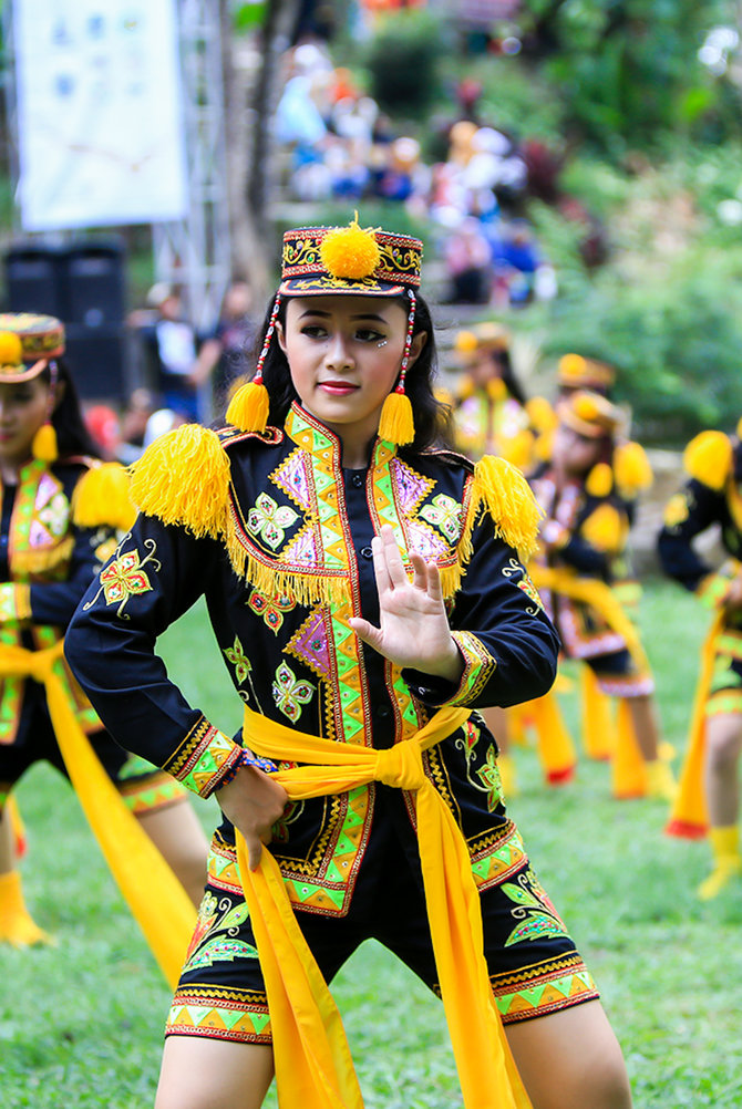 tari angguk kulon progo