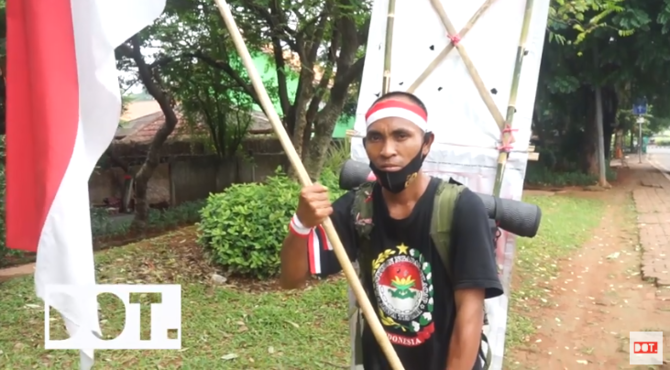 pria ini 4 tahun nekat jalan kaki keliling indonesia