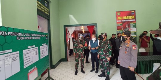 Panglima dan Kapolri Tinjau Vaksinasi dan Pendistribusian Obat Covid-19 di Bandung