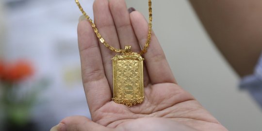 Akhir Pekan, Harga Emas Antam Turun Rp 7.000 Menjadi Rp 949.000 per Gram - Vimarsana News