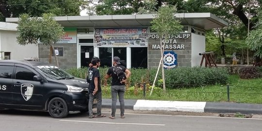 Pos Satpol PP Makassar di Pantai Losari Dilempari Batu