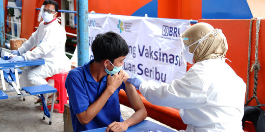 Epidemiolog Ingatkan Rekrutmen Vaksinator Harus Bidan & Dokter sudah Lulus Kuliah