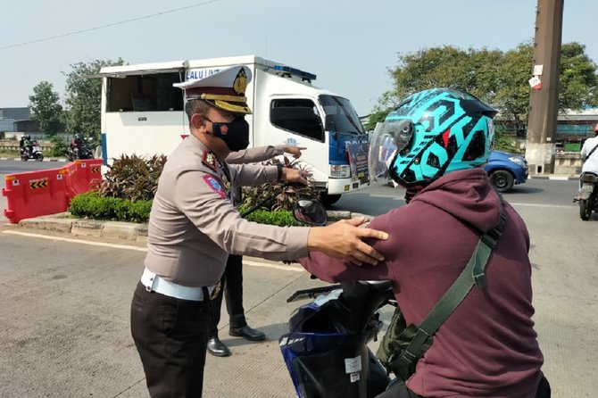 penyekatan ppkm darurat di daan mogot