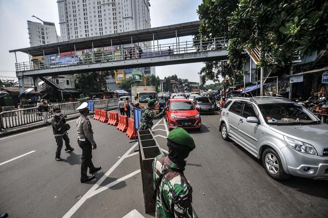 penyekatan di jalan basuki rahmat