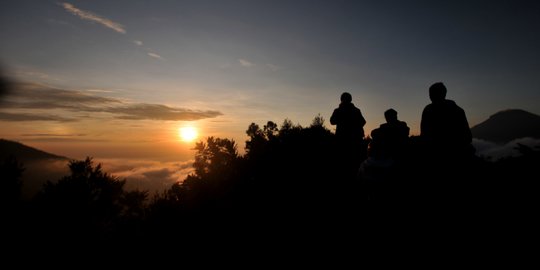 Keindahan Sunrise dari Bukit Sikunir