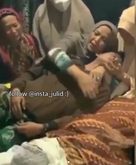 momen haru anggota tni dapati sang istri meninggal menangis histeris hingga pingsan