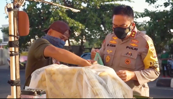 jenderal polisi beli jagung harganya ditawar pas bayar bikin kaget