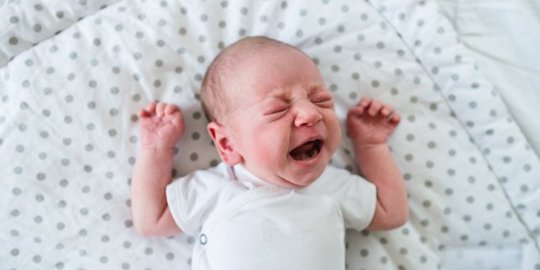 Cara Mengatasi Bayi Rewel di Malam Hari beserta Penyebabnya, Bunda Wajib Tahu
