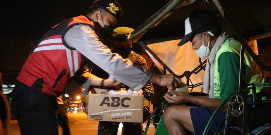 Petugas Satpol PP Kerap Bingung Klasifikasi Usaha Sektor Esensial Saat di Lapangan