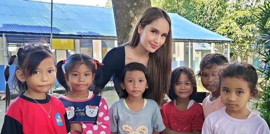 10 Selebriti Tanah Air Berjiwa Sosial yang Bangun Sekolah untuk Anak Negeri