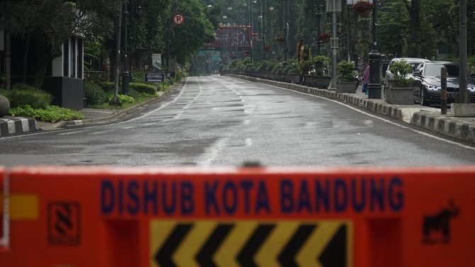 tak bisa berjualan selama ppkm darurat paguyuban pkl di bandung lakukan ini