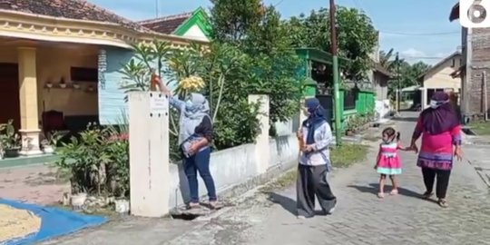 Peduli Sesama, Warga di Madiun Bagikan Jamu Gratis untuk Pasien Isoman