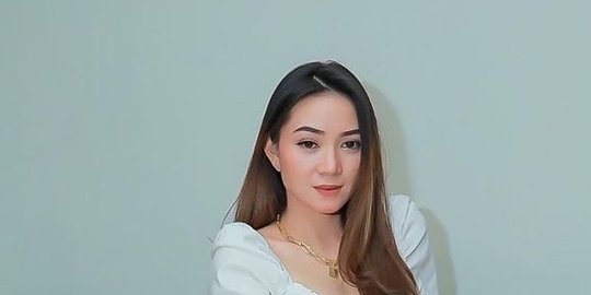 Beiby Aspri Hotman Paris yang Hot dan Cantik, Tak Kalah Dengan Benny Jannah