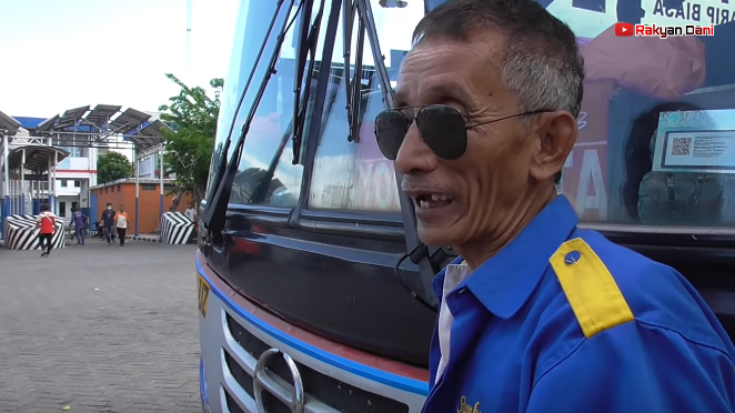 cerita mbah datuk masih mahir nyetir bus