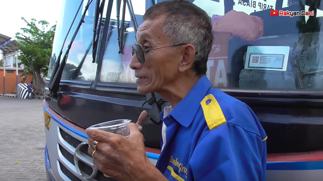 cerita mbah datuk masih mahir nyetir bus