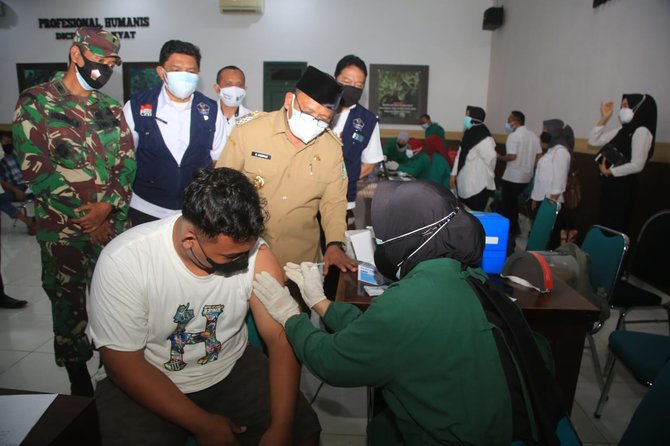 kodim 0825 banyuwangi menggelar vaksinasi untuk masyarakat umum