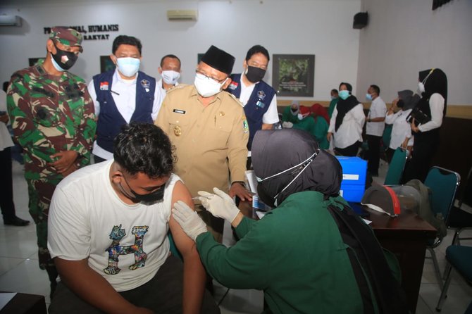 kodim 0825 banyuwangi menggelar vaksinasi untuk masyarakat umum