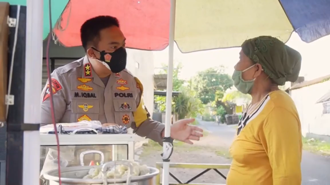 jenderal polri beli bakso di pinggir jalan ditawar