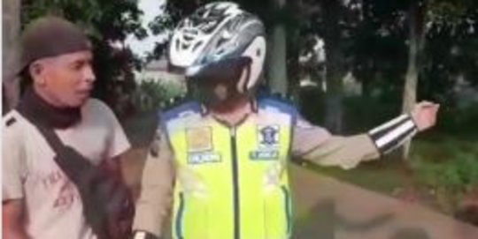Ketiban Durian Runtuh, Pria Ini Malah Dapat Pekerjaan dari Polisi Usai Ditilang