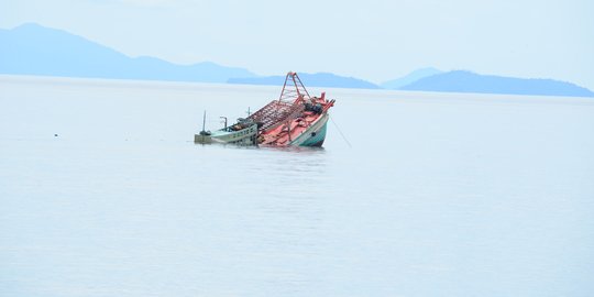 2 Kapal Berbendera Malaysia Curi Ikan Ditangkap di Selat Sunda dan Bagansiapiapi