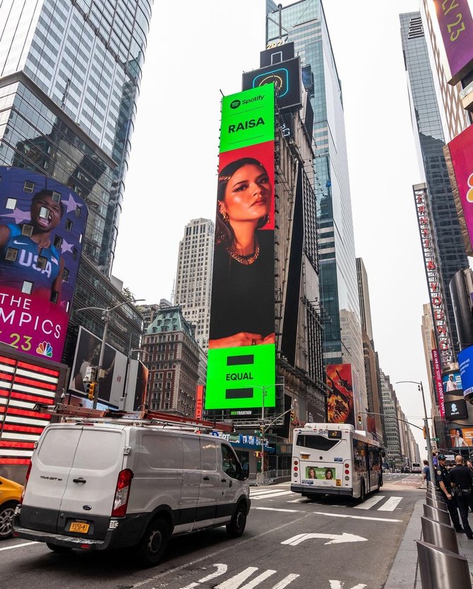 foto raisa di times square