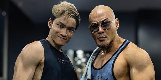 Potret Terbaru Azka, Tubuh Kekarnya Mulai 'Saingi' Deddy Corbuzier