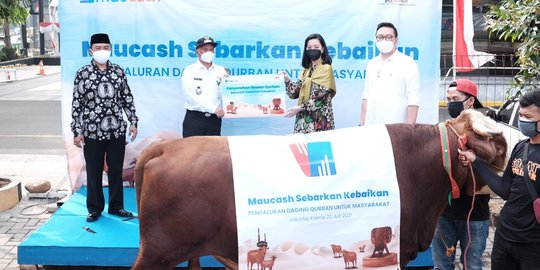 Sebarkan Kebaikan di Hari Raya, Maucash Salurkan Hewan Kurban untuk Masyarakat