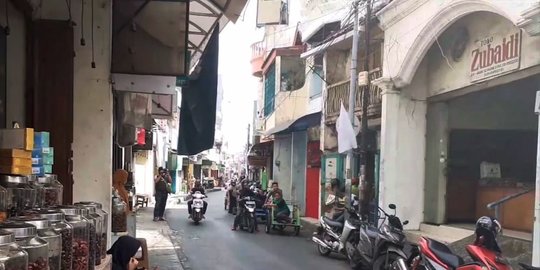 PPKM Darurat Diperpanjang, Warga Surabaya Kibarkan Bendera Putih Tanda Menyerah