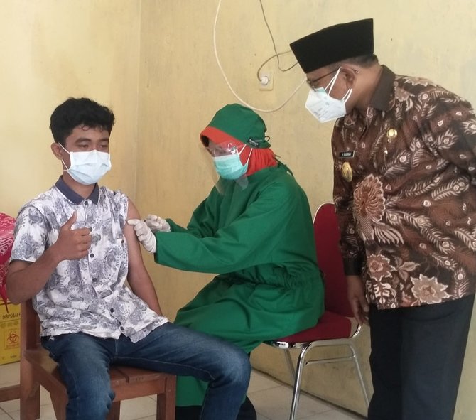 vaksinasi pelajar di banyuwangi