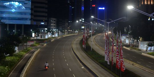 Suasana Malam Hari di Jakarta Saat Perpanjangan PPKM Darurat