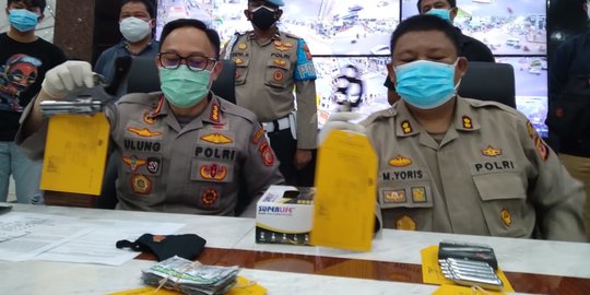 Polisi Tangkap 4 Orang Bawa Senpi Saat Hendak Ikut Demo di Balai Kota Bandung