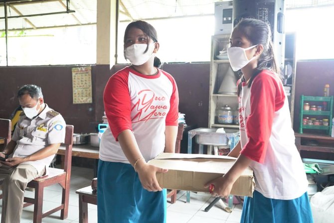 kkp bagikan 12 ton ikan peringati hari anak nasional