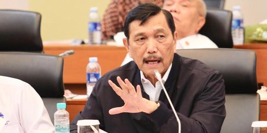 Menko Luhut Minta Pegawai Sektor Industri Sakit Langsung Dites Covid-19