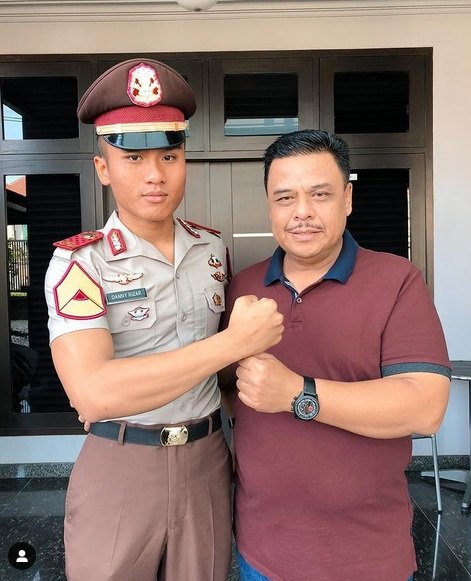 potret perwira polisi kembar