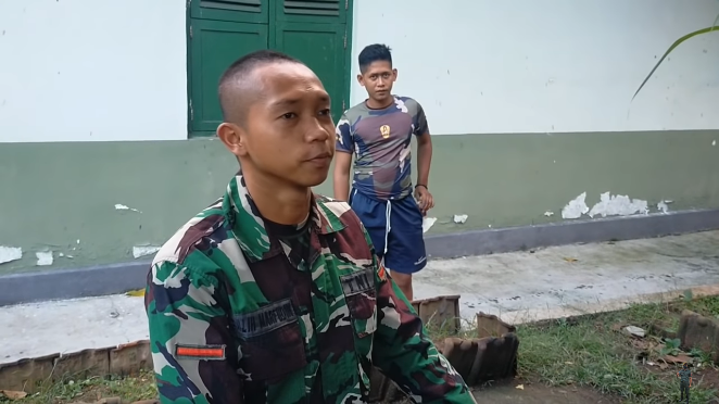 aksi prajurit tni baru ini saat memperkenalkan diri