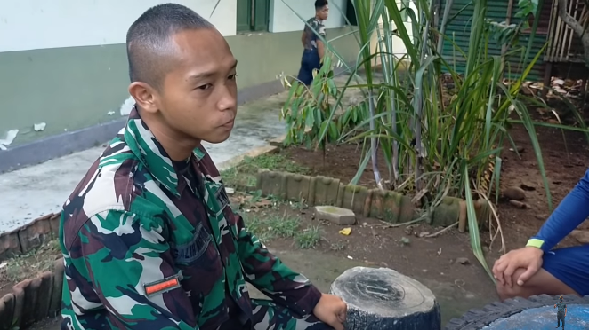 aksi prajurit tni baru ini saat memperkenalkan diri
