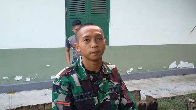 aksi prajurit tni baru ini saat memperkenalkan diri