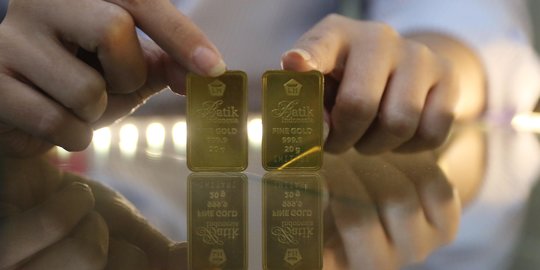 Harga Emas Antam di Awal Pekan Lanjutkan Penurunan Menjadi Rp 942.000 per Gram