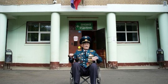 Veteran PD II Asal Rusia Berusia 102 Tahun Sembuh dari Covid Setelah Sebulan di RS