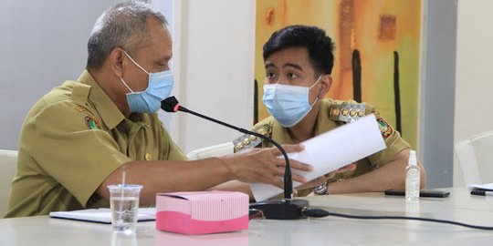 Terbitkan SE Pelonggaran PPKM Level 4, Gibran Ingatkan Warga Tetap Jaga Prokes