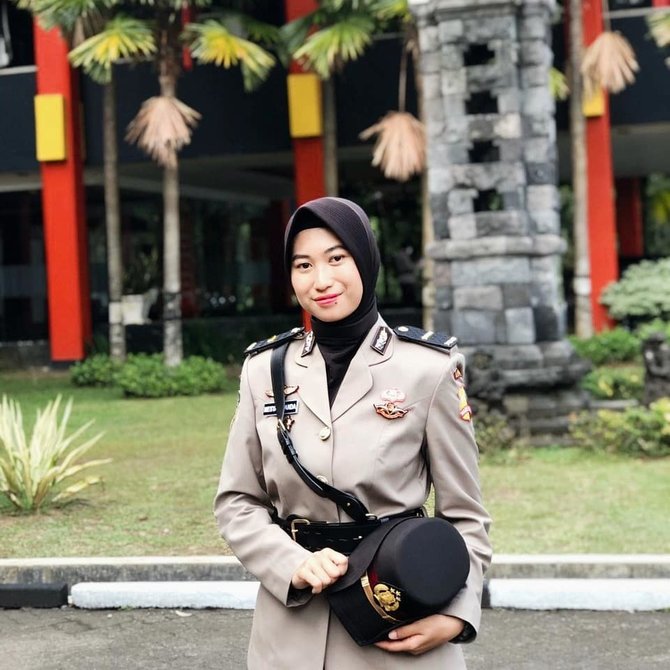 polwan cantik diterima 7 universitas di inggris