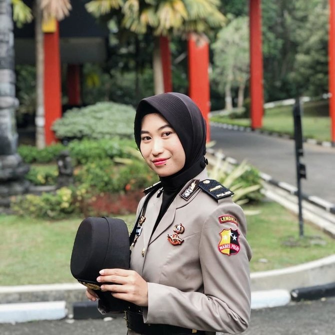 polwan cantik diterima 7 universitas di inggris