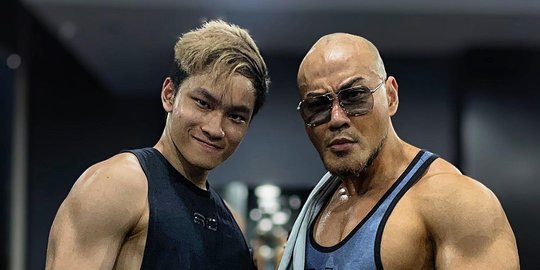 Pro Kontra Deddy Corbuzier Sebut Sekolah Ajarkan Anak Jadi Bodoh Sambil Tunjuk Azka