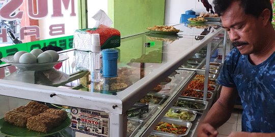 Pemilik Warteg Protes Aturan Makan 20 Menit: Biasanya Milih Dulu, Sudah Berapa Menit