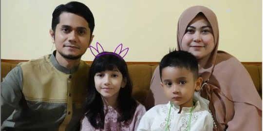 Jadi Tokoh Protagonis di Pintu Berkah, Ini Momen Kebersamaan Ferdi Ali dan Keluarga