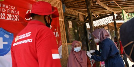 Jalankan Perintah Jokowi, BIN Gelar Vaksinasi Door to Door di Serang