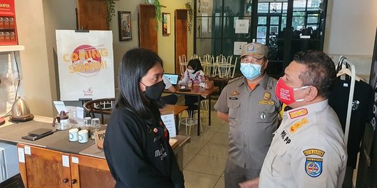 Banyak Pelanggaran, Satpol PP Depok Akui Sulit Awasi Aturan Makan 20 Menit