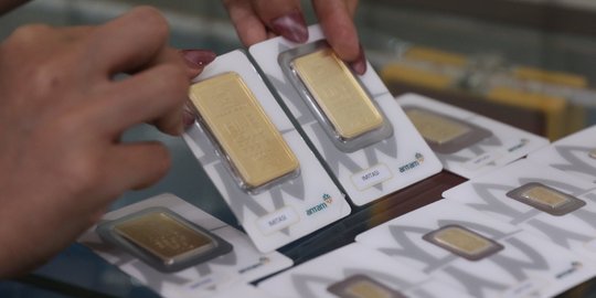 Hari Ini, Harga Emas Antam Tak Berubah di Rp940.000 per Gram - Vimarsana News