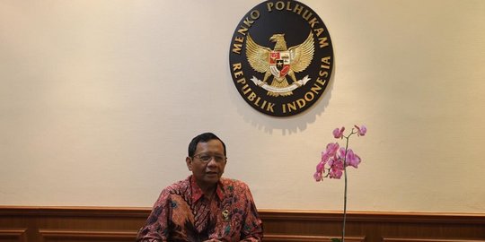 Prajurit TNI AU Injak Kepala Warga Merauke, Mahfud Ingatkan Aparat Bertindak Humanis
